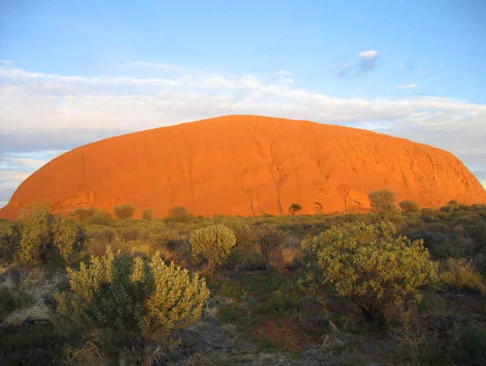 Uluru vào buổi sáng