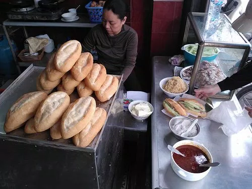 bánh mì phố Huế