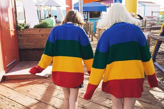 Chiếc áo thun sặc sỡ