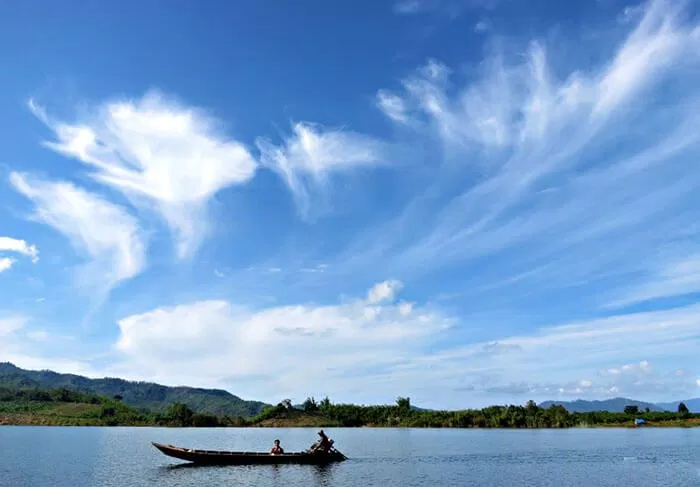 Hồ Tà Đùng sáng sớm