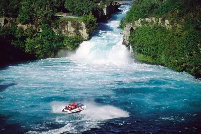 đi thuyền phản lực ở new zealand