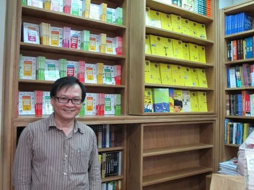 nhà sách "kính vạn hoa"