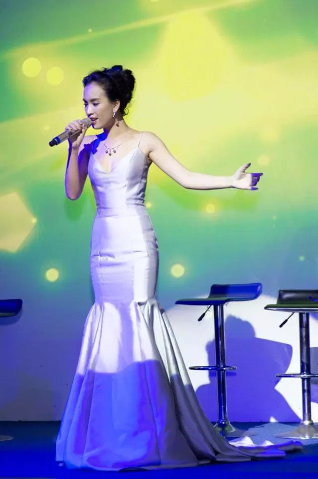 Ca sĩ Ái Phương