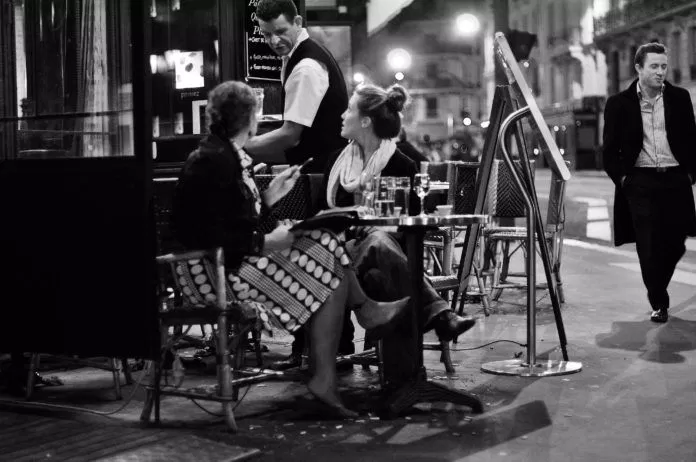 Các quán cafe trở thành một phần của văn hóa Paris. (Ảnh: internet)