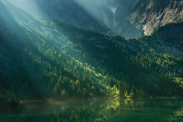 Dãy Tatra đẹp kì ảo.(ảnh: internet)