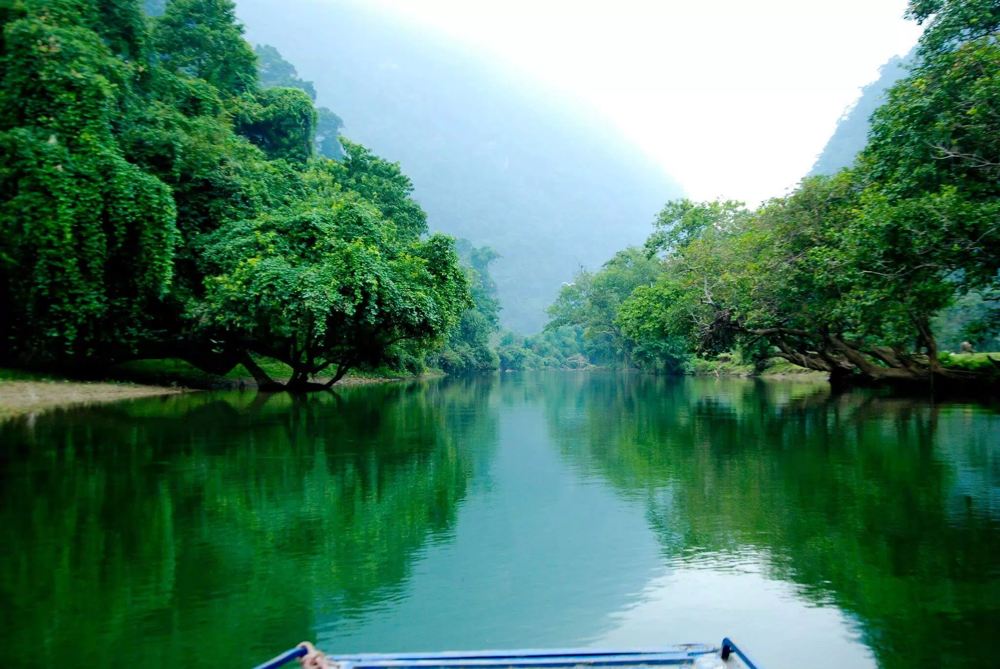 Hồ Ba Bể (Ảnh-Blueriver)