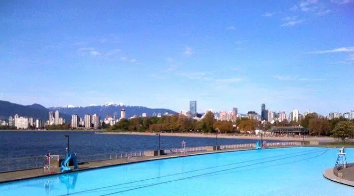 Hồ bơi dài nhất Canada- một nơi đẻ bạn tung tăng bơi lội thỏa thích ngày hè. (ảnh: internet)
