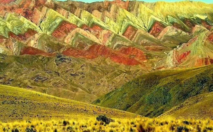 Dãy núi đa sắc màu Hornocal ở Argentina