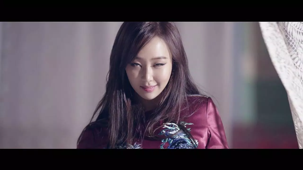 Hyorin nữ tính trong MV. (Ảnh: Internet)