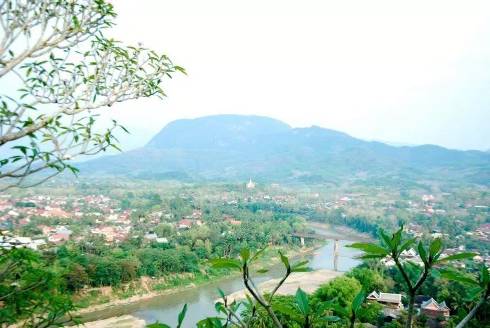 Khung cảnh nhìn từ đỉnh núi Phousi (Ảnh - Blueriver)