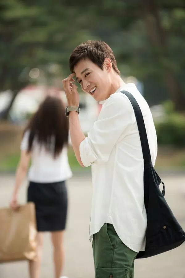 Kim Rae Won trong vai giáo viên thực tập thân thiện (ảnh internet)