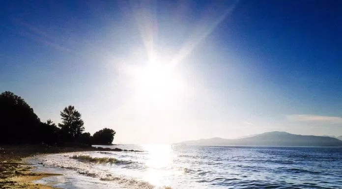 ...và Locarno là hai bãi biển dễ thương của Vancouver. Locarno yên tĩnh hơn hẳn đúng không nào? (ảnh: internet)