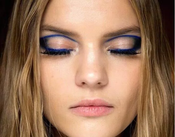 Negative space eyeliner