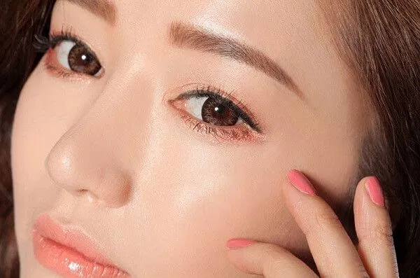 Tỉa chân mày