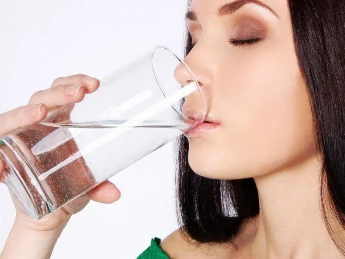 Uống nước mỗi ngày cho da khoẻ đẹp