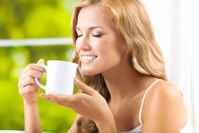 Uống 3 – 4 ly trà xanh mỗi ngày được chứng minh mang lại hiệu quả giảm cân nhanh chóng và cải thiện sức khỏe.(ảnh: internet)