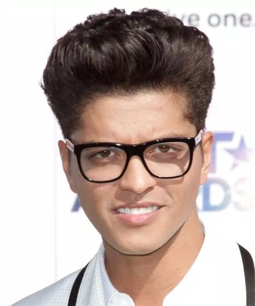 Bruno Mars hút fan nữ với kiểu tóc undercut pompadour. (ảnh: internet)