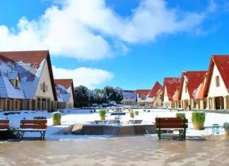 Ifrane thị trấn mùa đông của châu Phi
