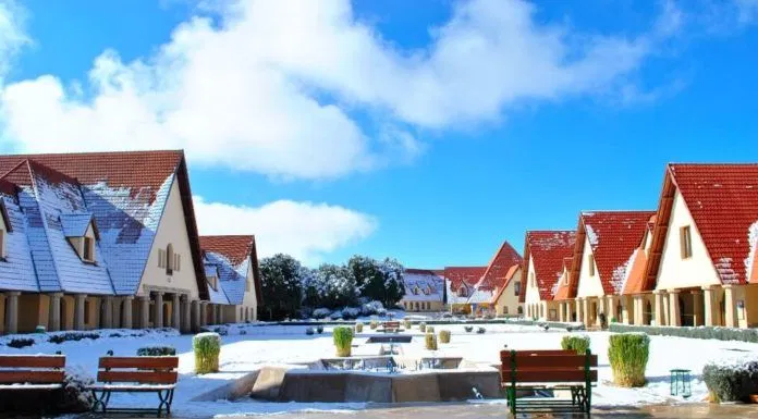 Ifrane thị trấn mùa đông của châu Phi