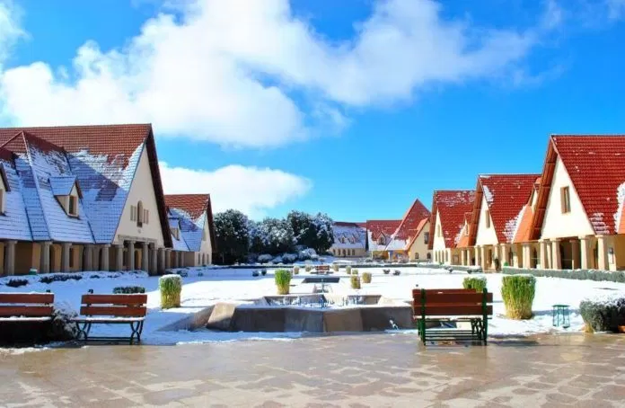 Ifrane thị trấn mùa đông của châu Phi