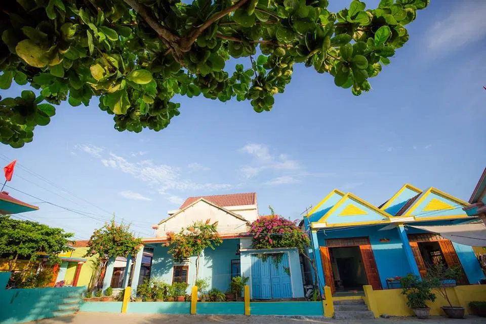 Ngôi làng như được khoác thêm một chiếc áo mới trông thật nổi bật (Nguồn: Internet)