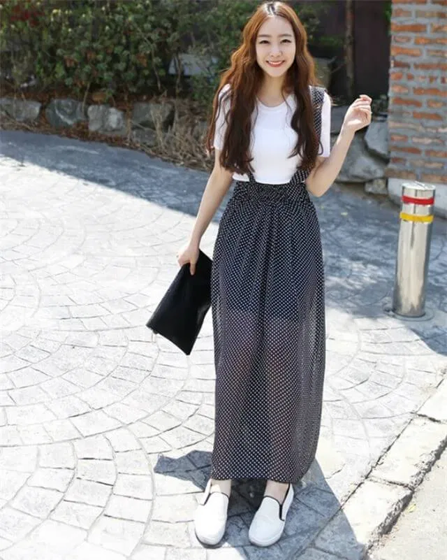 Váy yếm vải dài thướt tha thật duyên dáng phải không các bạn? (ảnh: internet)