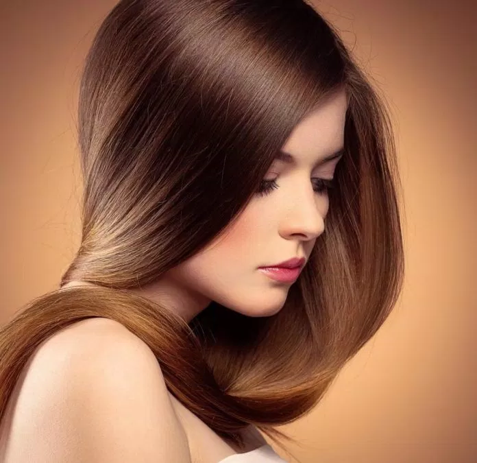 Ủ tóc với dầu dừa thường xuyên để có mái tóc đẹp (ảnh: internet)