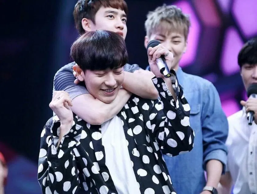 Tình cảm anh em của thành viên EXO