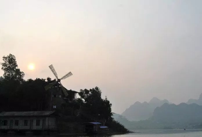 Tựa như cối xay của vùng đất xa lạ nào (ảnh: internet)