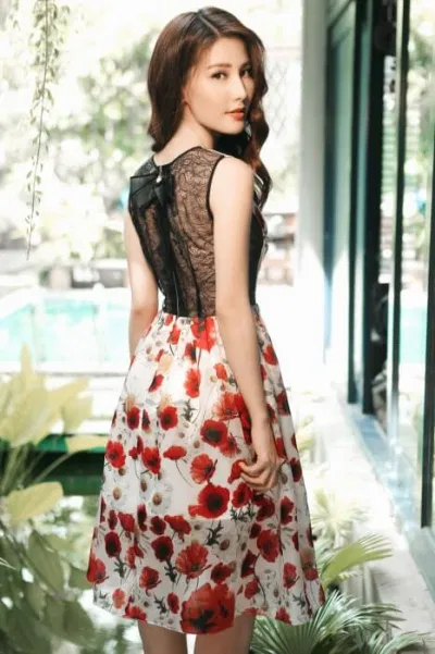 Diễm My 9x trong trang phục ren