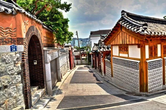 Những mái nhà mang dấu ấn cố xưa của Hàn Quốc. (ảnh: internet)