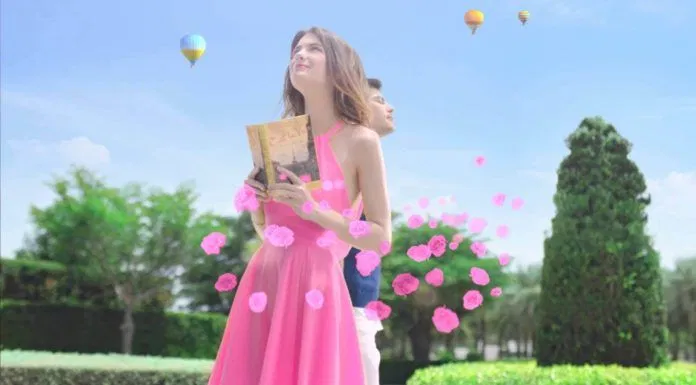 Hãy để sữa dưỡng thể Enchanteur cho bạn hương thơm quyến rũ cuốn lấy chàng. (ảnh: internet)