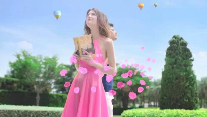 Hãy để sữa dưỡng thể Enchanteur cho bạn hương thơm quyến rũ cuốn lấy chàng. (ảnh: internet)
