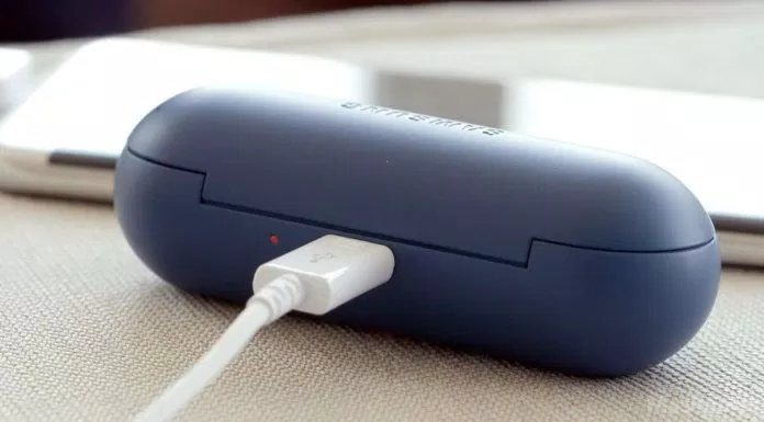 Samsung vừa cho ra mắt tai nghe không dây Gear IconX