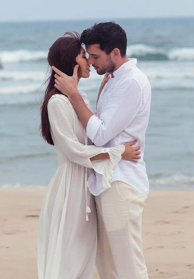 Hà Anh chụp ảnh cưới