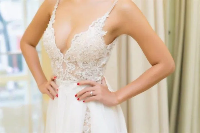 Váy cưới của Hà Anh