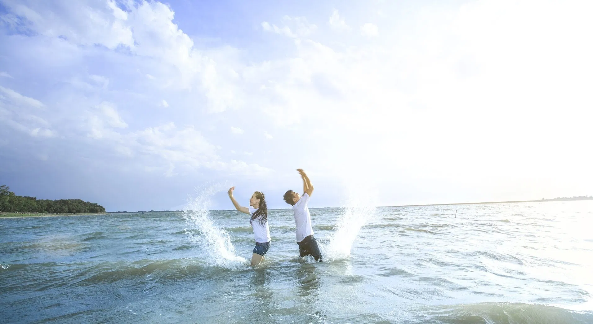 Đùa nghịch ở hồ tựa như ở biển (ảnh: internet)