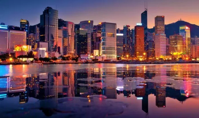 Hồng Kông huyền ảo lúc đêm về, một vẻ đẹp khó cưỡng. (ảnh: internet)