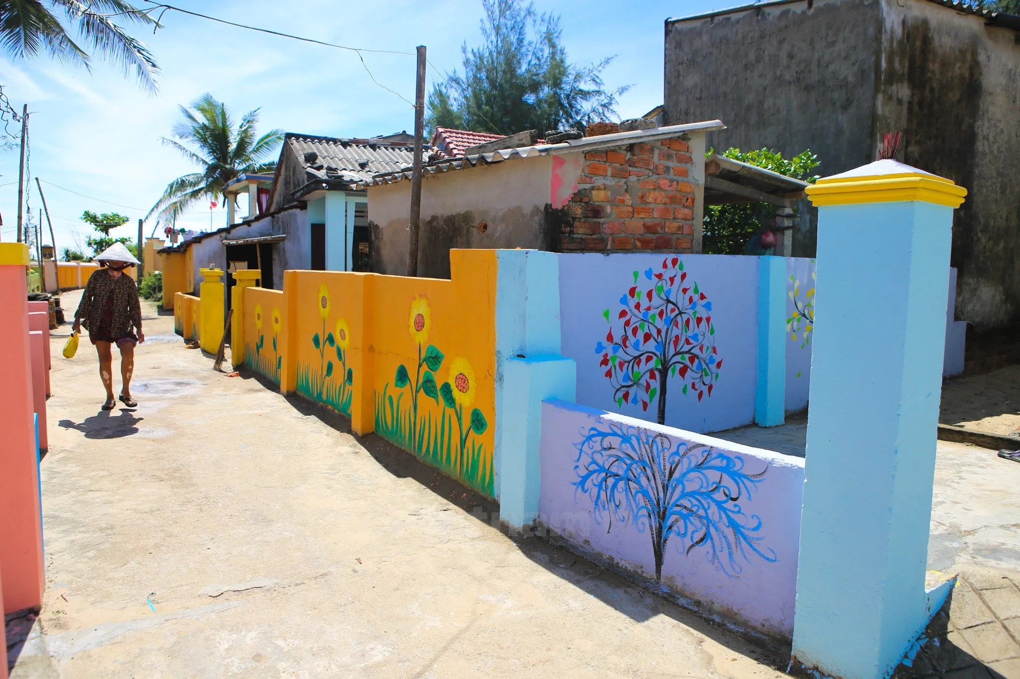 Làng bích hoạ Tam Thanh