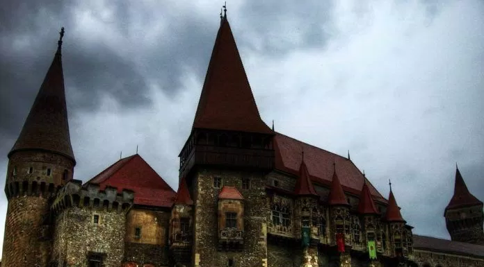 Transylvania mang vẻ đẹp bí ẩn của vùng đất "ma cà rồng". (ảnh: internet)