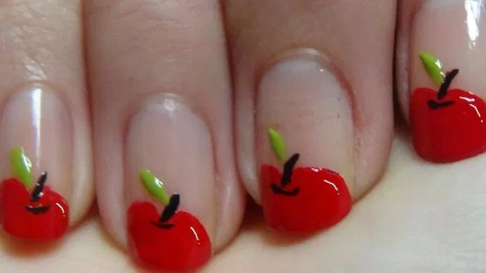 Nail quả táo đính ở đầu móng cho nàng thích sự đơn giản (ảnh: internet)