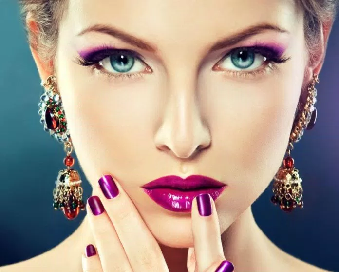 Mẫu nail màu tím đem lại sự sang trọng cho chủ nhân. (ảnh: internet)