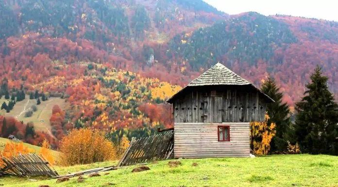 Một ngôi nhà kiểu cổ ở vùng cao nguyên Transylvania gợi không gian cổ tích huyền thoại. (ảnh: internet)