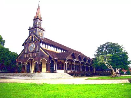 Nhà thờ Gỗ - Kon Tum