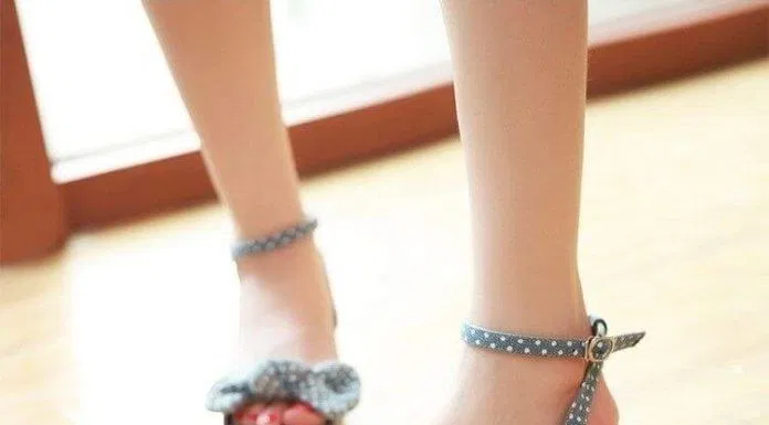 Nếu muốn ăn gian chiều cao, các bạn hãy chọn sandal có đế nâng lên cao một tí, chúng vẫn dễ đi mà còn giúp bạn thêm xinh đẹp. (ảnh: internet)