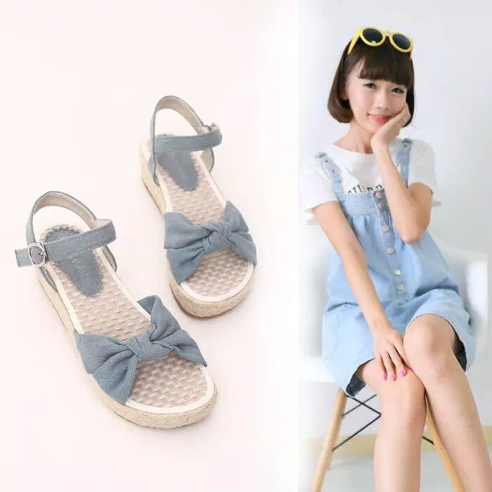 Mẫu giày này còn được ưa chuộng bởi chúng giúp các bạn gái dễ dàng hơn trong cách mix & match cùng trang phục. (ảnh: internet)