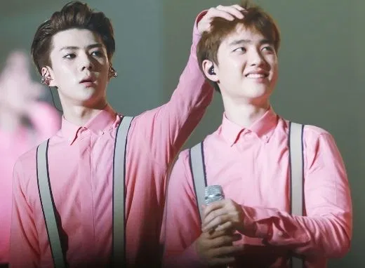 Tình cảm anh em của thành viên EXO