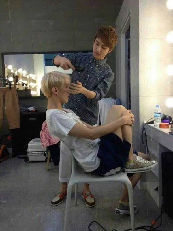 Tình cảm anh em của EXO