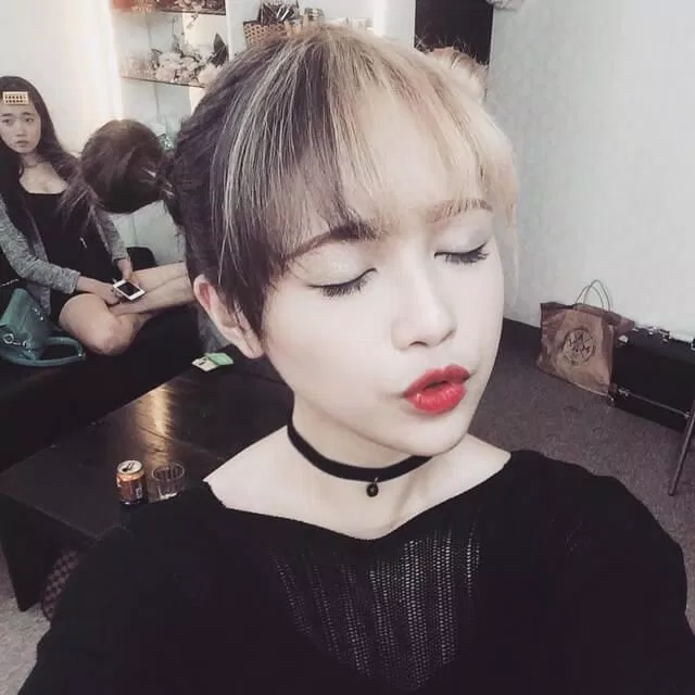 Búi cao lên một chút để gia nhập trào lưu "Tóc Natra". (ảnh: internet)