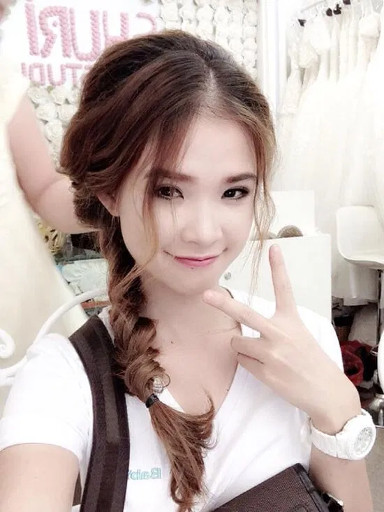 Uốn xoăn mái nhẹ cũng đáng yêu lắm, như Khởi My này! (ảnh: internet)